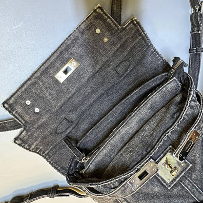 Mimi back pack 
Good quality 
120 dhs🇦🇪🇦🇪

Zain295
♥️♥️♥️