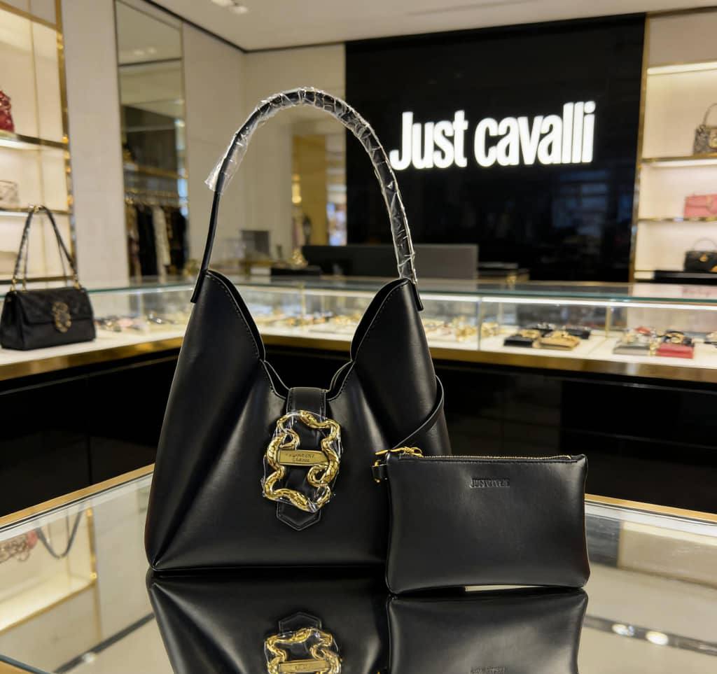 Just Cavalli

120 dhs🌺

size:30*9*30small，4color

Size:34*17*34 big ,3color

Good quality, 
2in1

Zain07
♥️♥️♥️