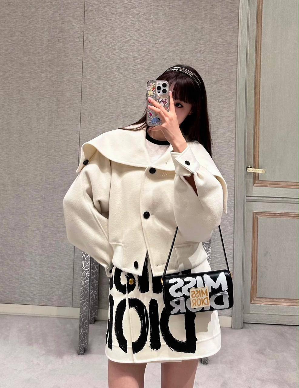 Miss dior

With box 
70 dhs🇦🇪

Zain17
♥️♥️♥️