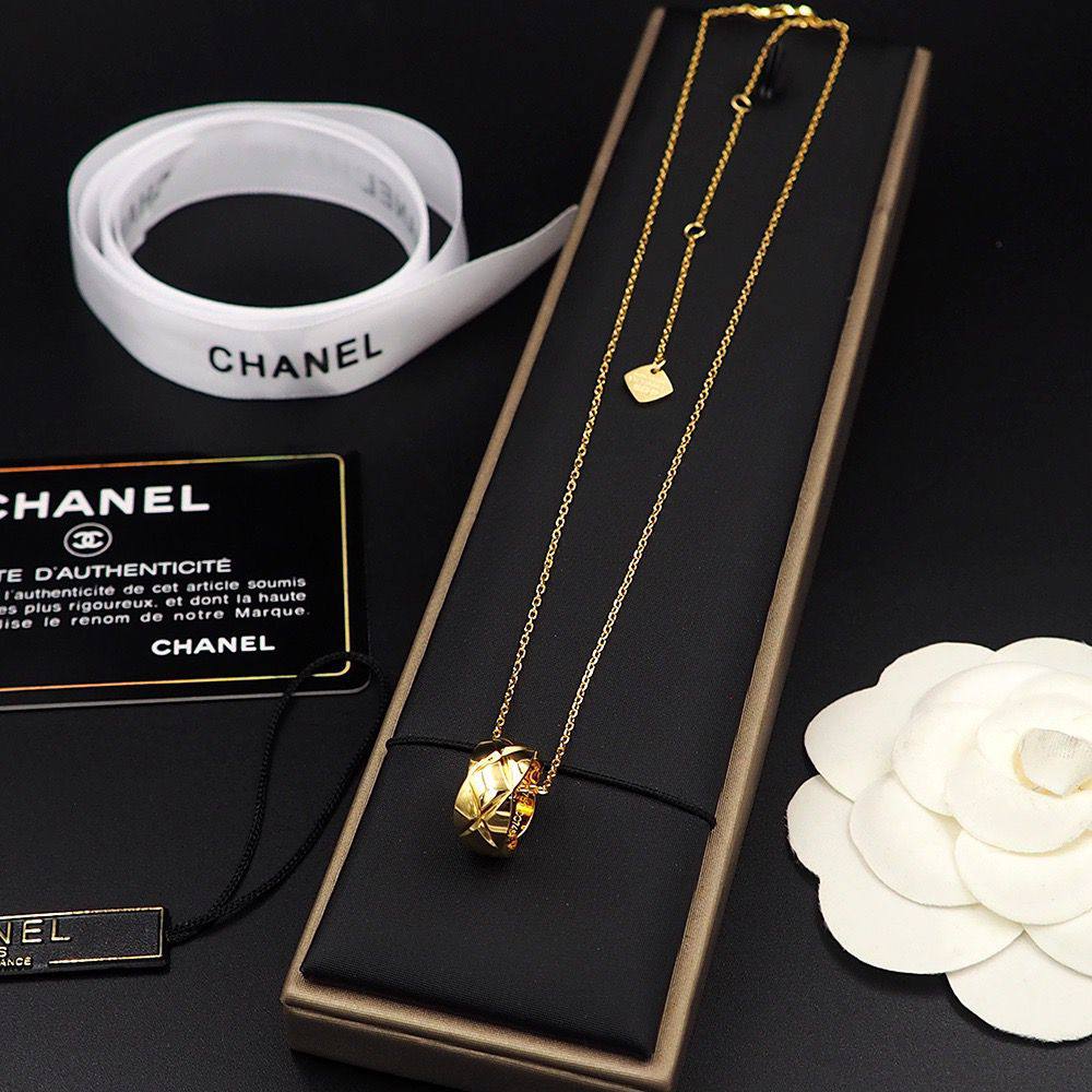 CHANEL NECKLACE
MASTER 💫✨
WITH BOX AND PAPER BAG🎁🛍️
50 DHS✅

Zain89
♥️♥️♥️
