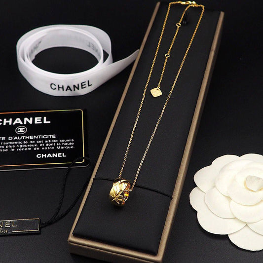 CHANEL NECKLACE
MASTER 💫✨
WITH BOX AND PAPER BAG🎁🛍️
50 DHS✅

Zain89
♥️♥️♥️