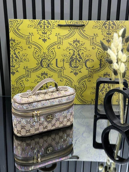 Gucci

100 dhs🇦🇪
with box

Zain26
♥️♥️♥️