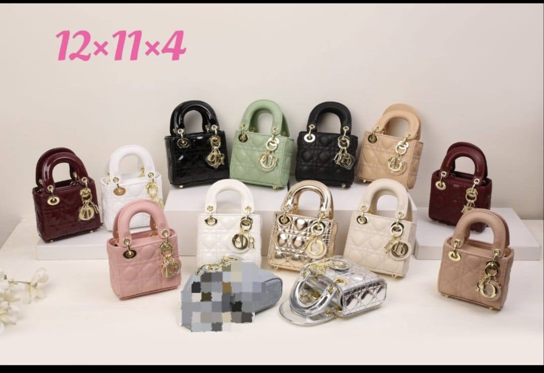 Dior

withbox 
🎁🎁🎁

100 dhs🌺

Zain143
♥️♥️♥️