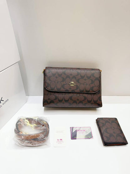 Coach

90 dhs💓

size：24cm

High-quality 


with box
🎁🎁🎁

Zain35
♥️♥️♥️