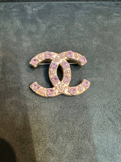 New arrival branded Brooches 

30 dhs🪙🌨️
40 dhs🪙🌨️

pc with branded box and paper bag🎁🎁🎁

Zain243
♥️♥️♥️