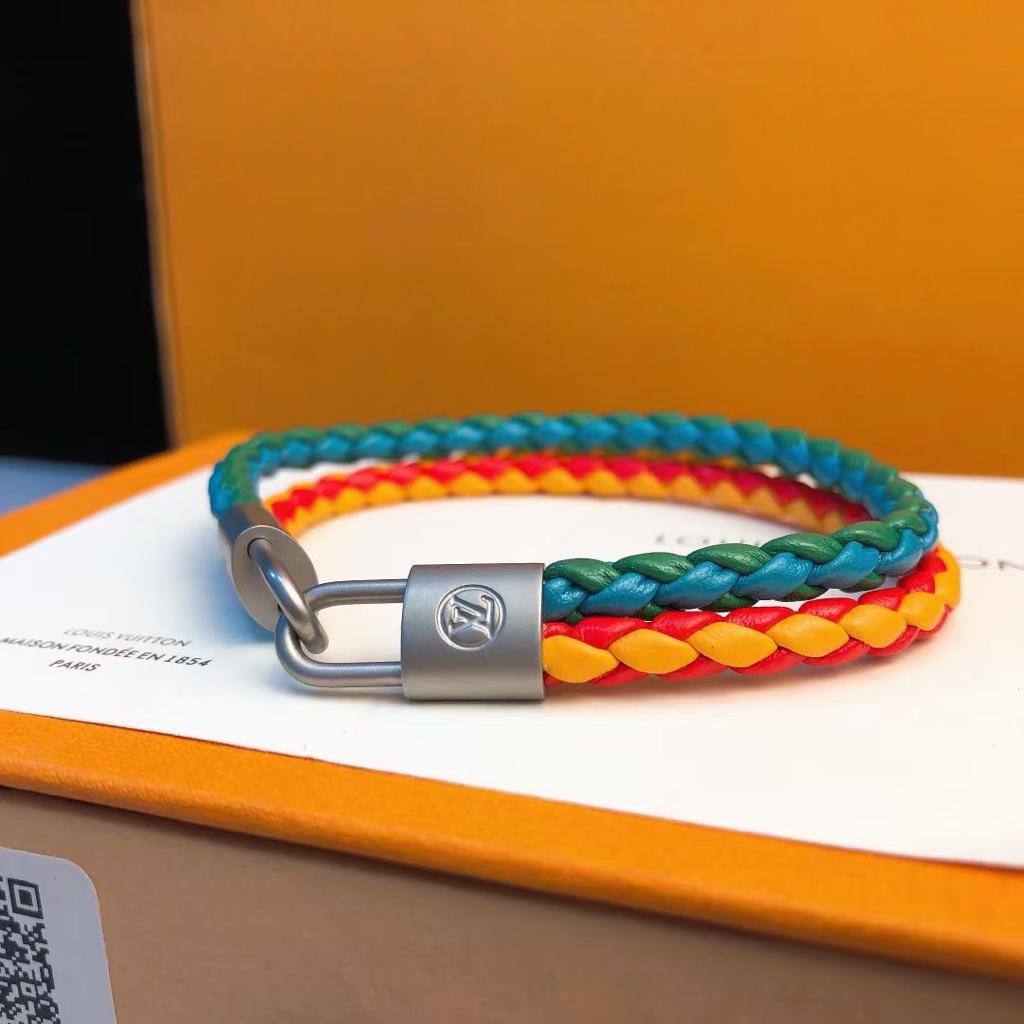 UNISEX BRACELET
MASTER💫✨
50 DHS✅
WITH BOX AND PAPER BAG🛍️🎁

Zain89
♥️♥️♥️