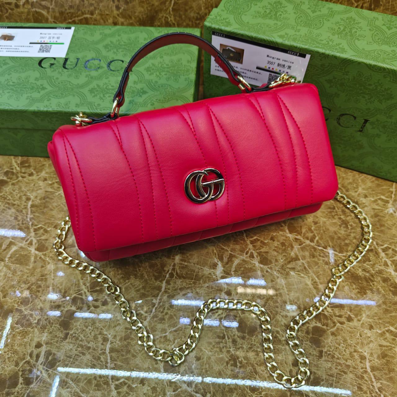 Gucci 
95 dhs✅ 

with box
🎁🎁🎁

Zain235
♥️♥️♥️