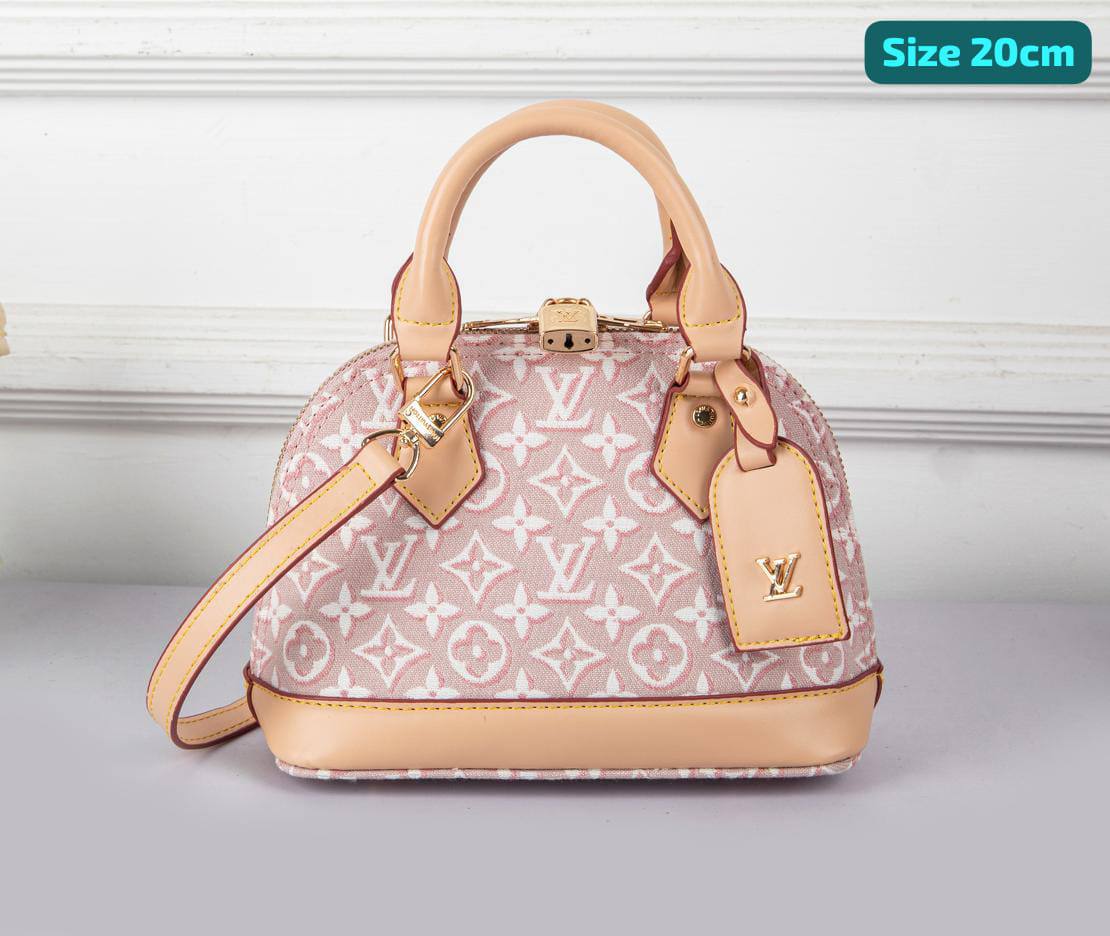 LV

Good quality 
with box 
115 dhs🇦🇪🇦🇪

Zain186
♥️♥️♥️