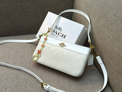 Coach
75 dhs❣️

with box
🎁🎁🎁

size 23cm

Zain26
♥️♥️♥️