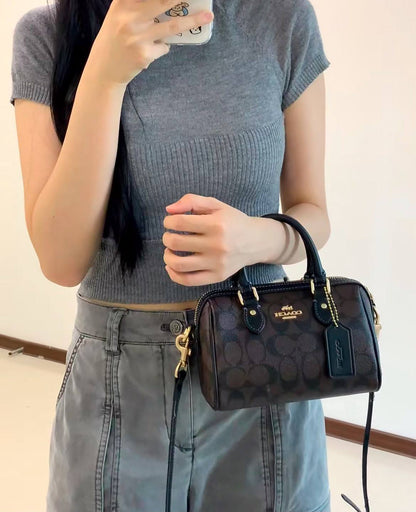 Coach

90 dhs🇦🇪🇦🇪

size：16cm
With the box

Zain35
♥️♥️♥️