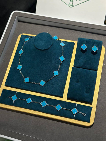 VCA SET 
10 flower necklaces 😍
5 flower bracelet❤️
One flower earring✨
One flower ring 💍 available size👇
6,7,8,9
With normal boxes 🗃️ 
280 dhs✅

With master box 📦 
350 dhs✅

Zain216
♥️♥️♥️