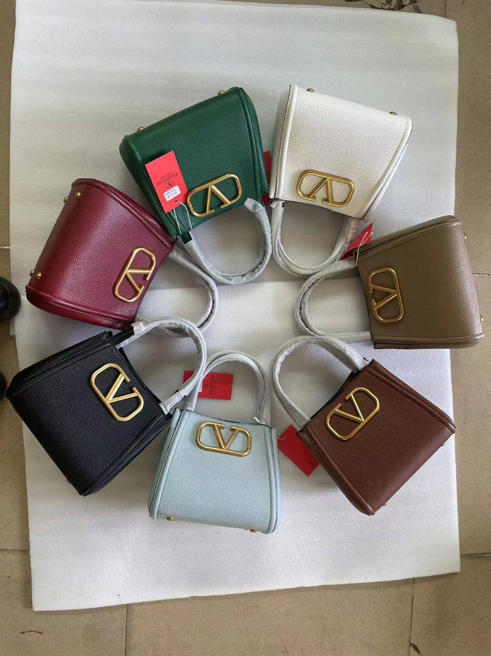 Valentino
90 dhs🇦🇪
size 22cm

Zain26
♥️♥️♥️