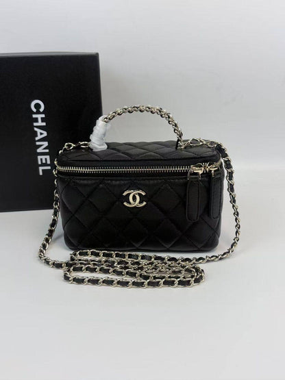 Chanel
Master
18 cm

with box
♥️♥️♥️

250 dhs❣️

Zain228
♥️♥️♥️