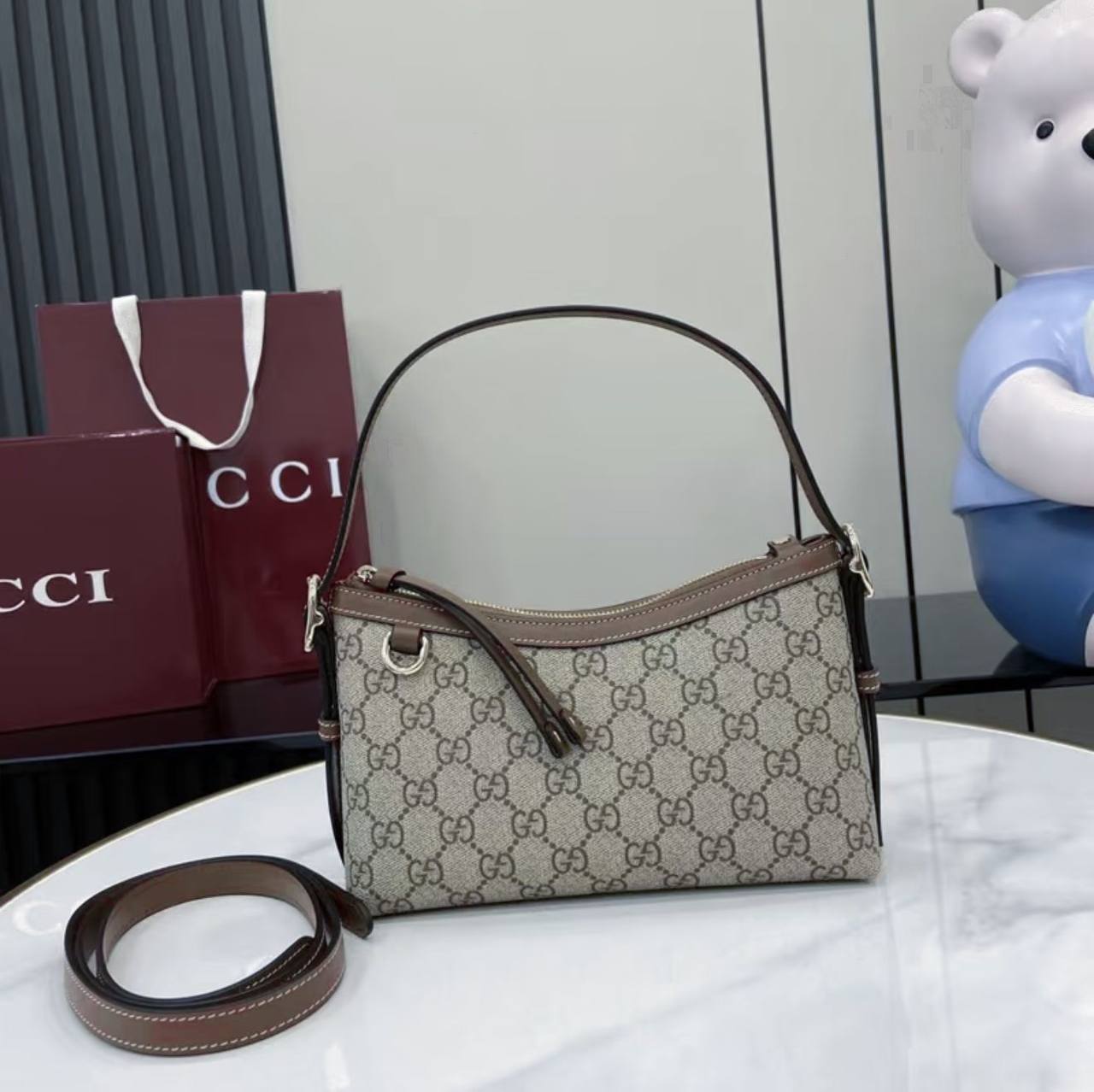 Gucci
90 dhs💓
with box

Zain38
♥️♥️♥️