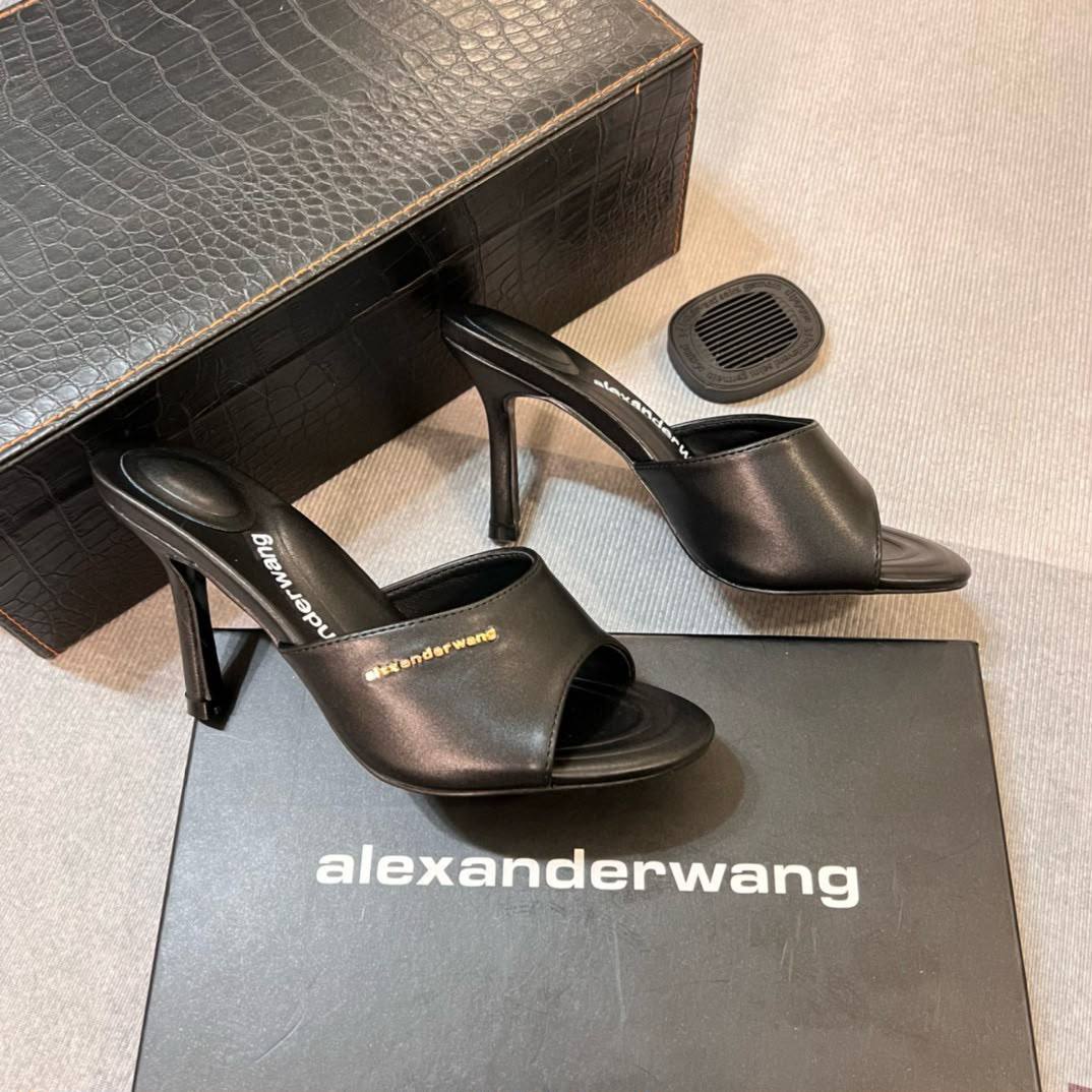 Alexanderwang
Size 36-41 
120 dhs✅

Zain132
♥️♥️♥️