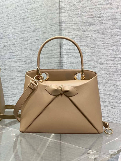 DIOR
SIZE：27cm
115 dhs✅

High quality

Zain04
♥️♥️♥️