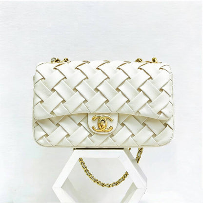 CHANEL
 COPY ONE 
 WITH BOX 
150 dhs✅

Zain295
♥️♥️♥️