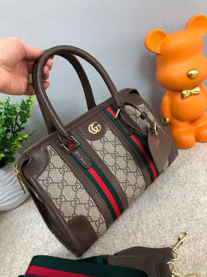 Gucci
85 dhs❤️
27 cm

Zain219
♥️♥️♥️