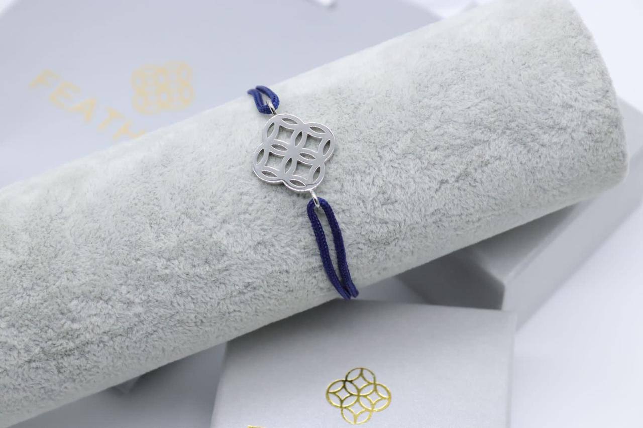 Bracelet 
55 dhs💓
+Box and paper bag🎁

Zain33
♥️♥️♥️