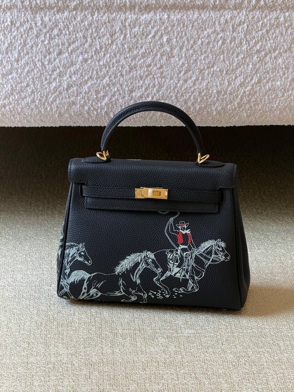 Hermes
kelly 25cm💥Master quality ✅
with box📦
🎁🎁🎁

610 dhs❣️

Zain52
♥️♥️♥️