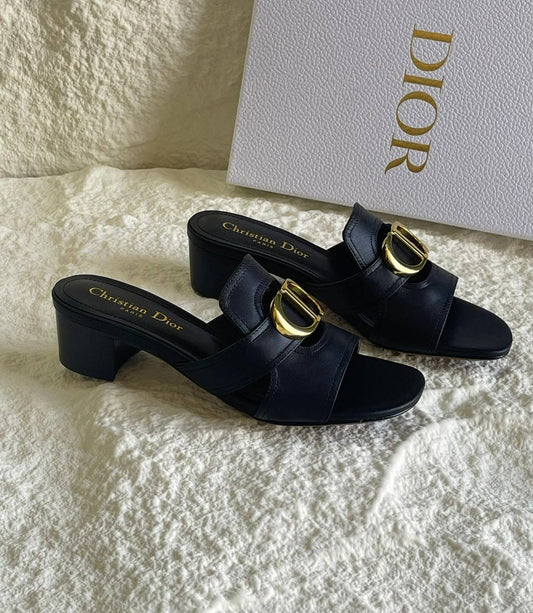 DIOR 
SuperMaster Quality 💯
450 dhs💓
Size: 36-41💥

Zain171
♥️♥️♥️