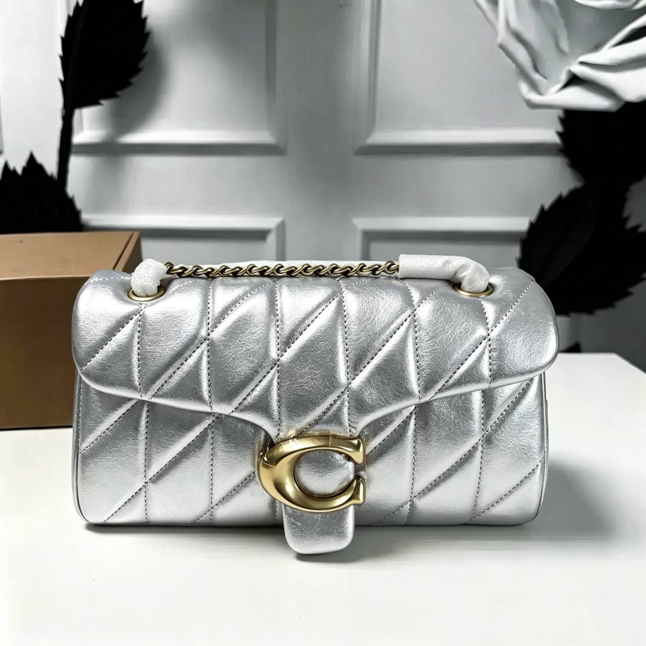 CHANEL 
HIGH QUALITY  
WITH  BOX  
130 dhs💓

Zain295
♥️♥️♥️