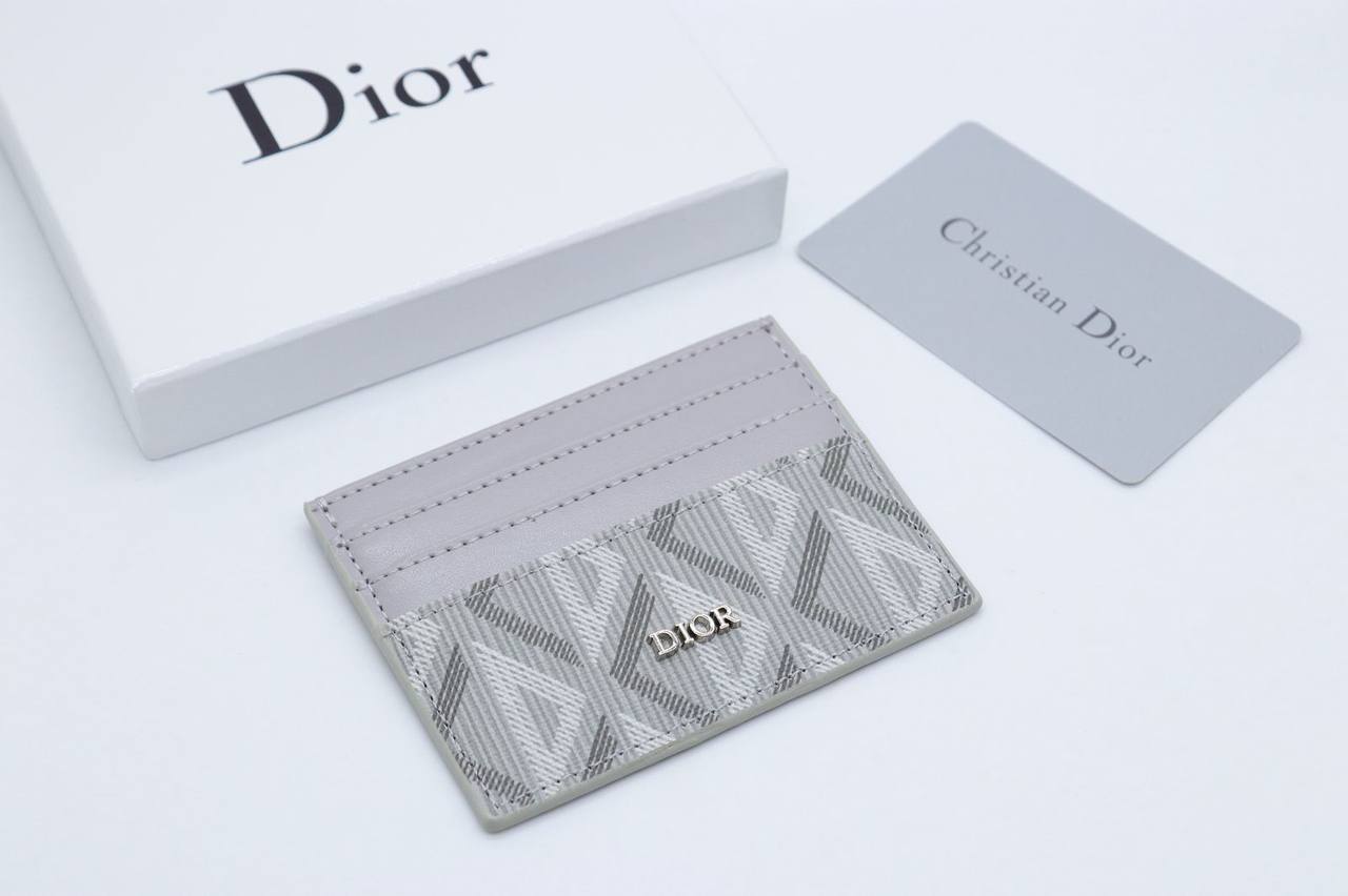 Card holder
35 dhs🪙💕

Zain33
♥️♥️♥️