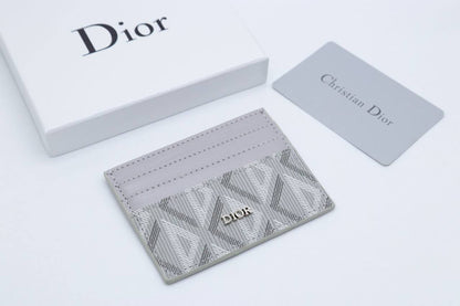 Card holder
35 dhs🪙💕

Zain33
♥️♥️♥️