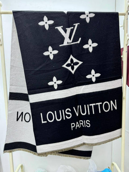 Brand Shawl / Scarf 

Good quality

Size:  180 * 68 cm
45 dhs🪙🌨️

Zain115
♥️♥️♥️