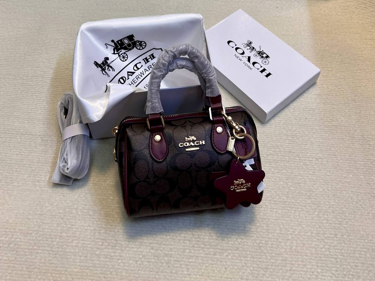 Coach
95 dhs🇦🇪🇦🇪
with box
size 18cm

Zain26
♥️♥️♥️