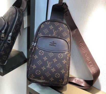 Chest bag unisex new came good quality 

with box 
🎁🎁🎁

95 dhs✅

Zain295
♥️♥️♥️