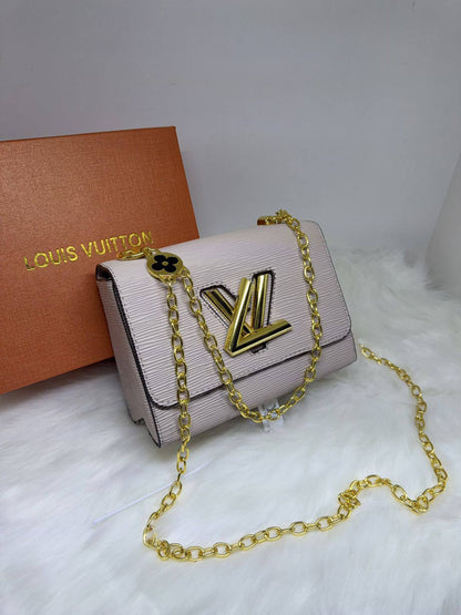 LV
95 dhs🗽

with box
🎁🎁🎁

Zain38
♥️♥️♥️