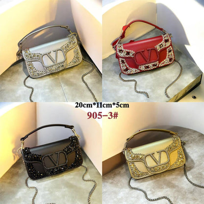VALENTINO 

COPY ONE NEW CAME 
WITH BOX 
🎁🎁🎁

140 dhs🪙🌨️

Zain39
♥️♥️♥️