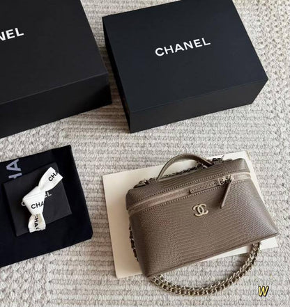 Chanel Calfskin Vanity

Master quality

19 cm 

with box

280 dhs🇦🇪🇦🇪


Zain95
♥️♥️♥️