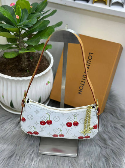 LV
SIZE  ……… 24CM🥰
85 dhs🪙🌨️

with BOX🌷
🎁🎁🎁

Zain244
♥️♥️♥️