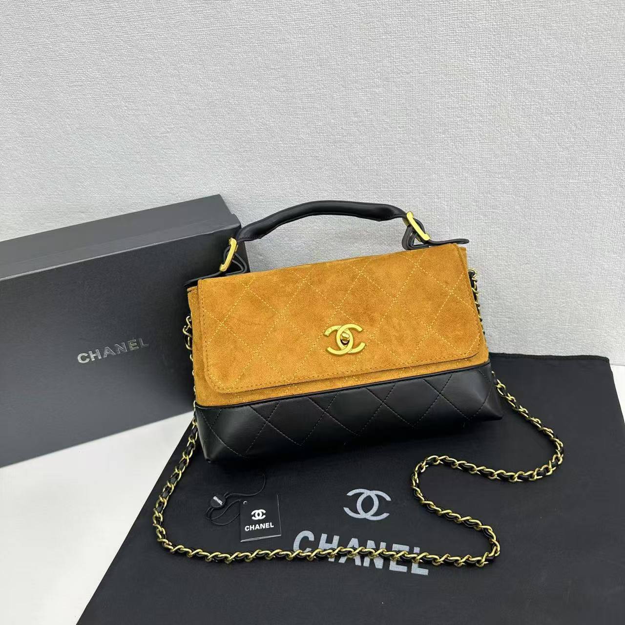 Chanel
withbox 
115 dhs✅

Zain143
♥️♥️♥️
