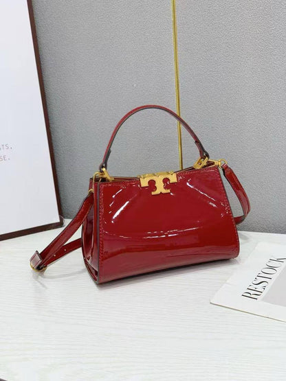 Tory Burch

High quality
With box 
🎁🎁🎁

90 dhs✅

Zain50
♥️♥️♥️