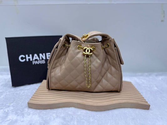 Chanel

With box 
🎁🎁🎁

110 dhs🪙🌺

Zain114
♥️♥️♥️