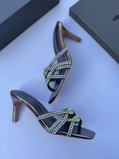 Gina 
120 dhs🪙🌨️
Size 36-42

Zain30
♥️♥️♥️