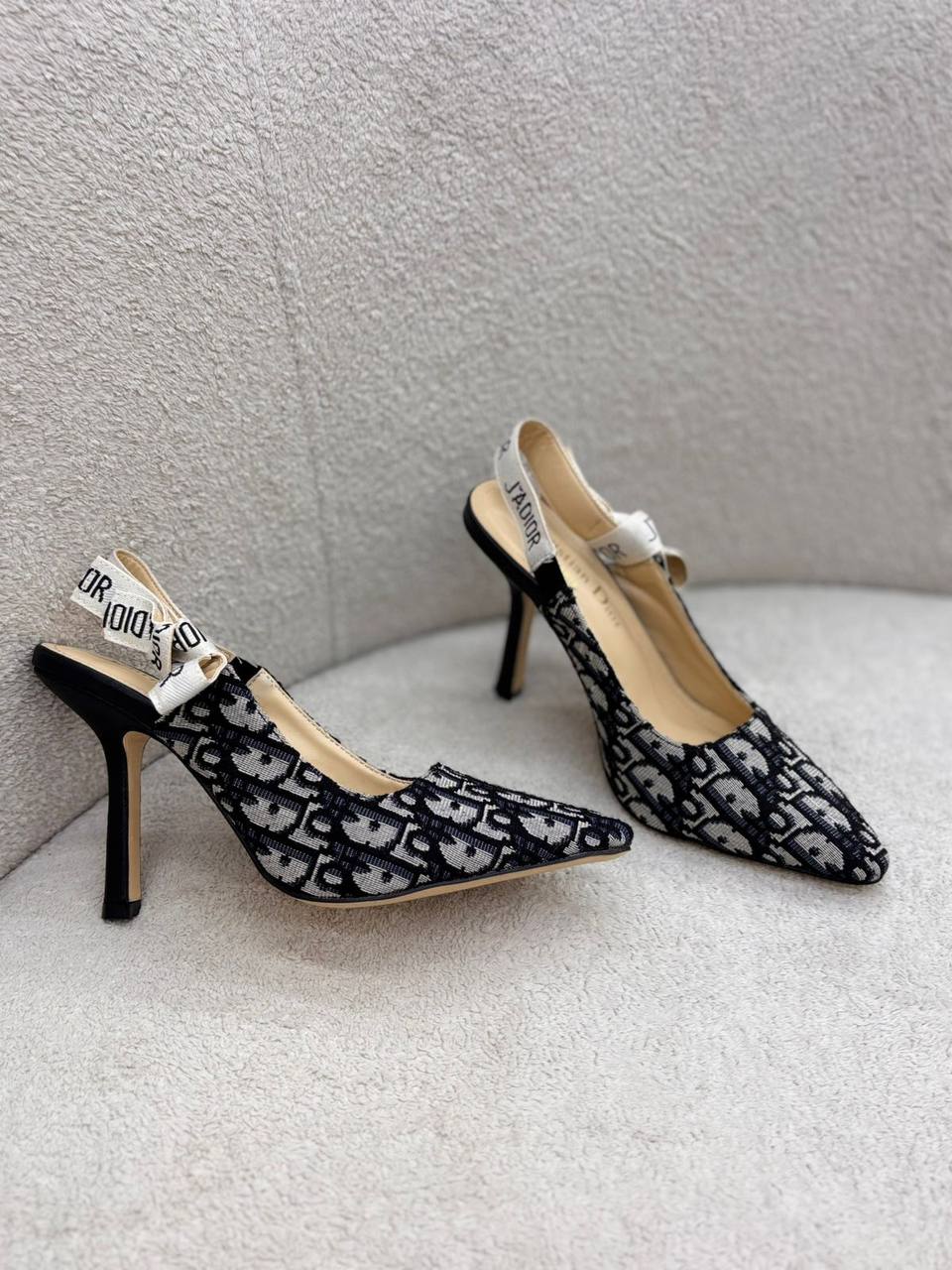 Dior
120 dhs✅
Size 36-42

Zain55
♥️♥️♥️