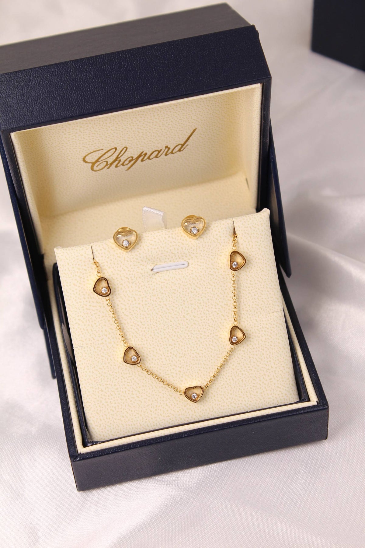 Chopard

 Happy Diamond Choker Necklace & EARINGS

18K gold , white Gold & Chmpn Gold Plated

Super Master Quality 

For Price 👇 WhatsApp✅
0568585901 
0507557372
0552275751 Owner Zain 👌

Zain106
♥️♥️♥️
