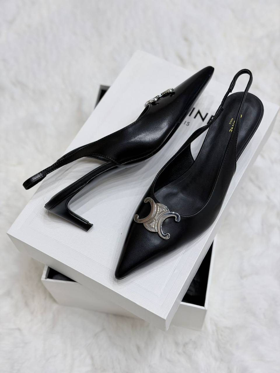 Celine
💎 _*VIP QUALITY +A*_ 💎
Size 37 To 41
480 dhs✅

Zain292
♥️♥️♥️