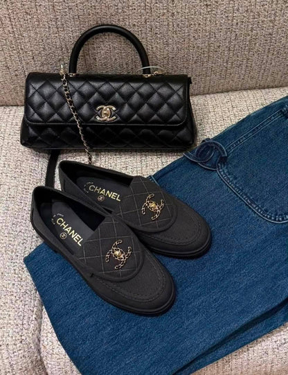 Chanel
130 dhs🇦🇪🇦🇪
size：26cm 
High-quality with box

Zain35
♥️♥️♥️