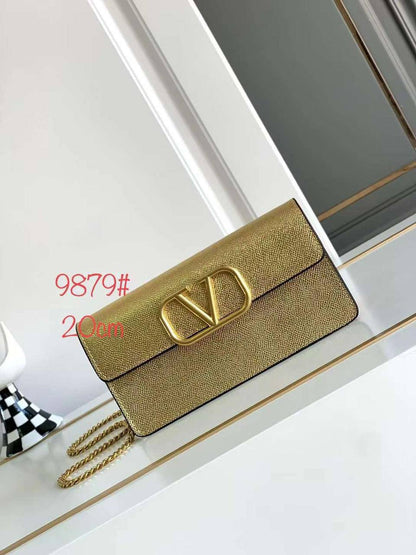 Valentino 
Master
250 dhs✅

Zain153
♥️♥️♥️