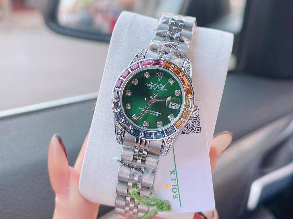 Rolex

With Rolex Box 
🎁🎁🎁

110 dhs💓

Zain40
♥️♥️♥️