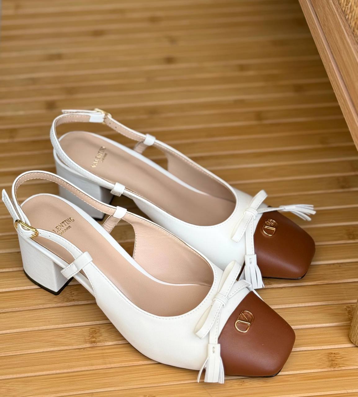 Valentino
✨ 𝐍𝐞𝐰 𝐂𝐨𝐥𝐥𝐞𝐜𝐭𝐢𝐨𝐧
✨ 𝐒𝐮𝐩𝐞𝐫 𝐌𝐚𝐬𝐭𝐞𝐫 𝐐𝐮𝐚𝐥𝐢𝐭𝐲
✨ 𝐀𝐯𝐚𝐢𝐥𝐚𝐛𝐥𝐞 𝐍𝐨𝐰
✨ 𝐒𝐢𝐳𝐞𝐬: 𝟑𝟔 — 𝟒𝟏
460 dhs✅

Zain178
♥️♥️♥️