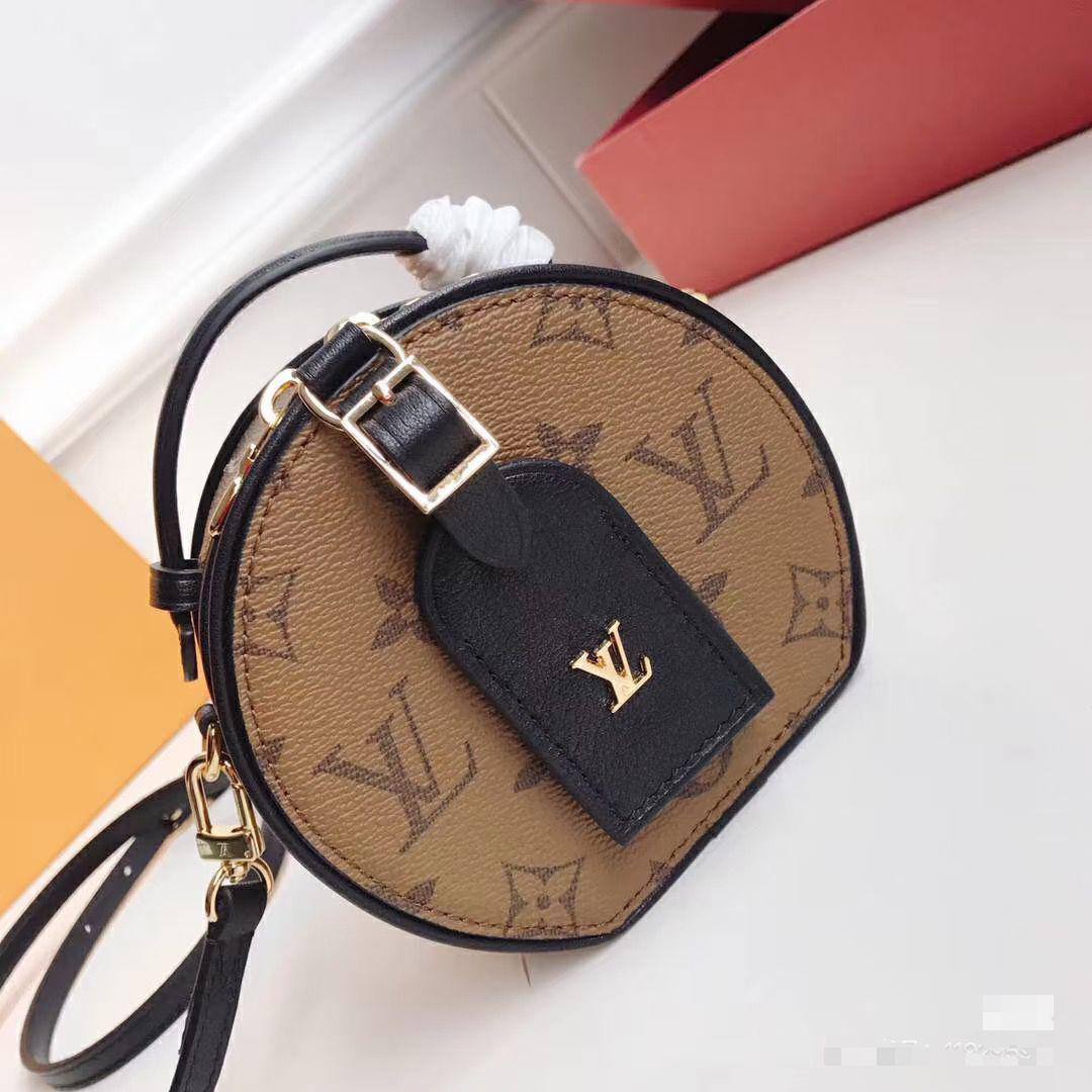 18🌹 LV petite boite 
1⃣️Frist quality +🎁
Size : 18 * 17 cm
85 dhs✅
with box🎁

Zain60
♥️♥️♥️