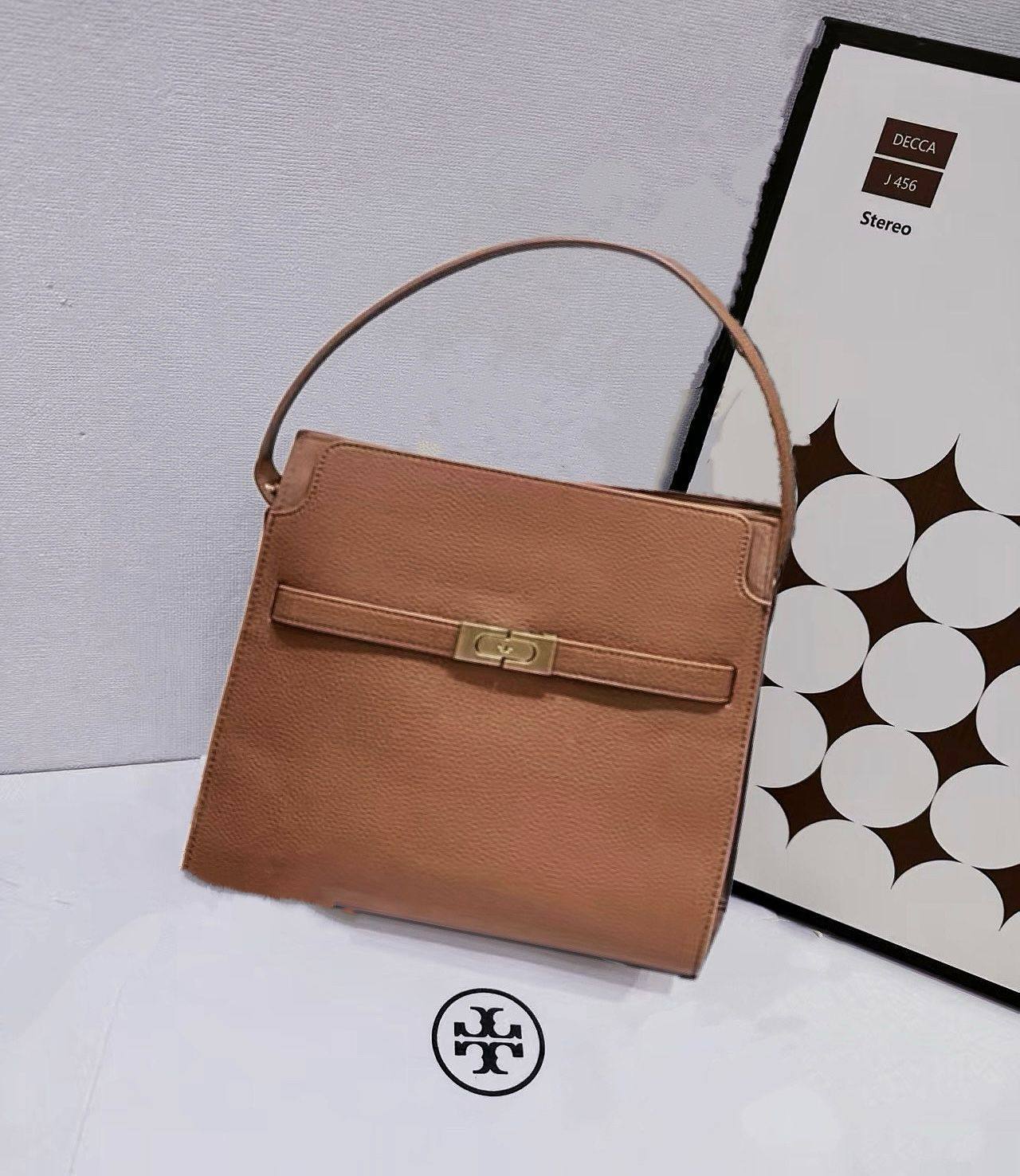 TORY BURCH 
GOOD QUALITY 
110 DHS✅

Zain295
♥️♥️♥️