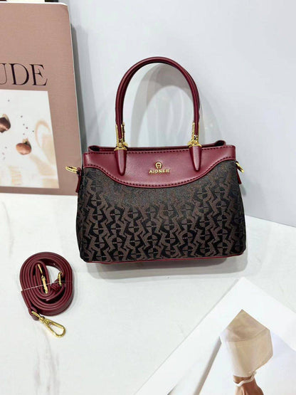 Aigner
95 dhs🪙
size：21×10×14cm
Good quality 

with box
🎁🎁🎁

Zain39
♥️♥️♥️