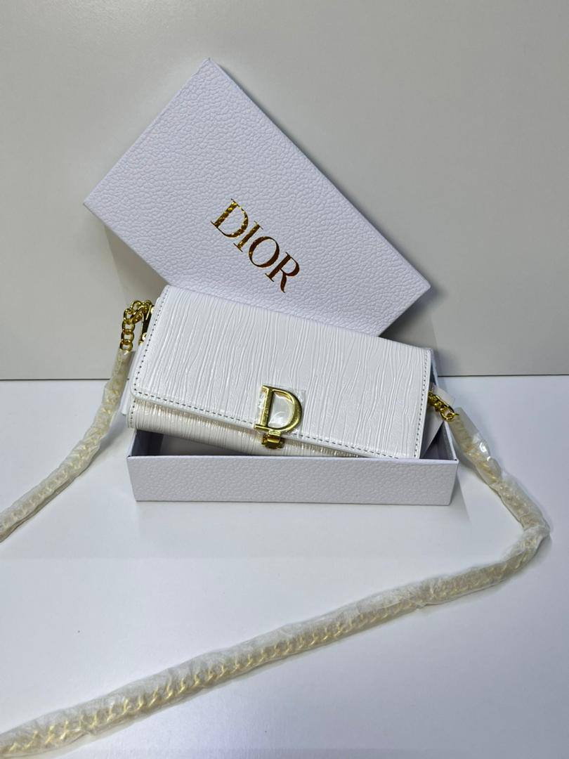 Dior
95 dhs🇦🇪
with box
🎁🎁🎁

size 19×4×10cm

Zain42
♥️♥️♥️